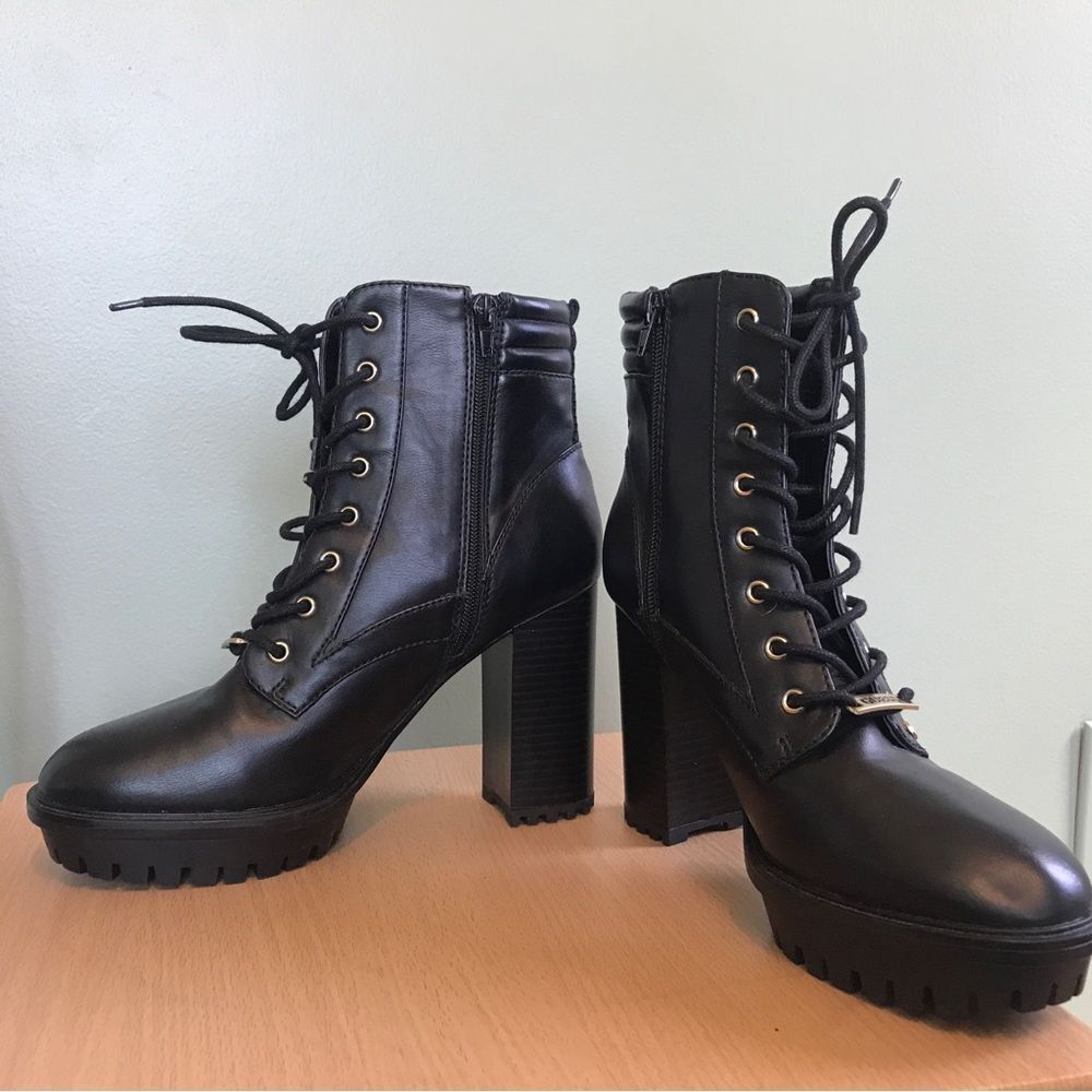 GUESS Manners Platform Heel Lace-Up Boots (9) - Picture 5 of 13
